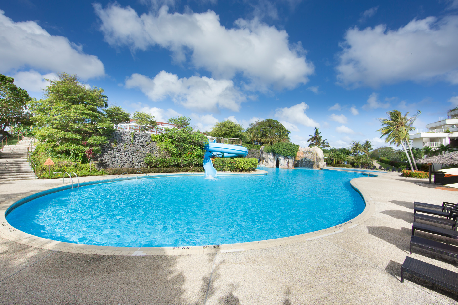 Pool & Activity