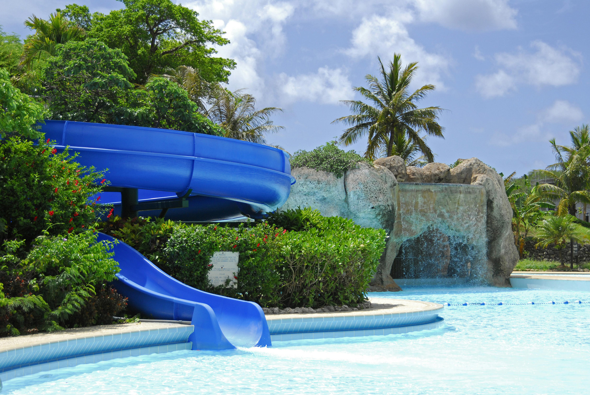 Pool & Activity